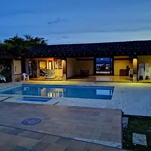 hostal-hollywood-inn.colombiamedellinhotels.com/